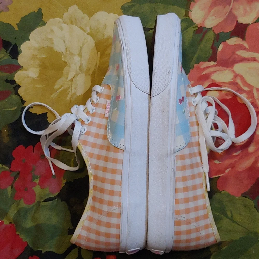 Like New Vans Gingham Embroidered Cherry, Women 12, Men 10.5 - Picture 9 of 11